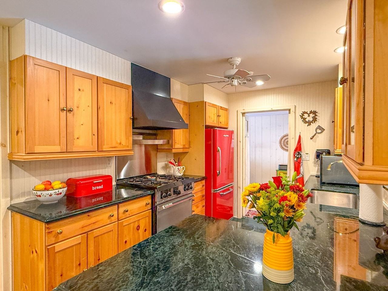 750 Pine Ct - Photo 5 of 50