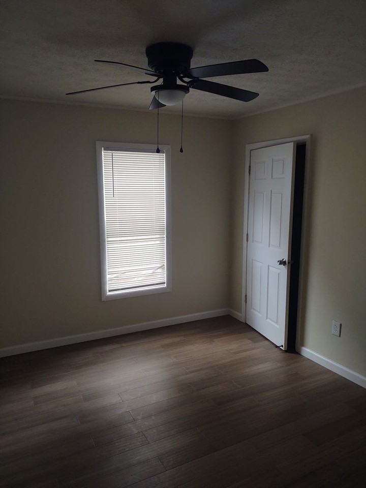 104 N Chester Ave - Photo 3 of 13