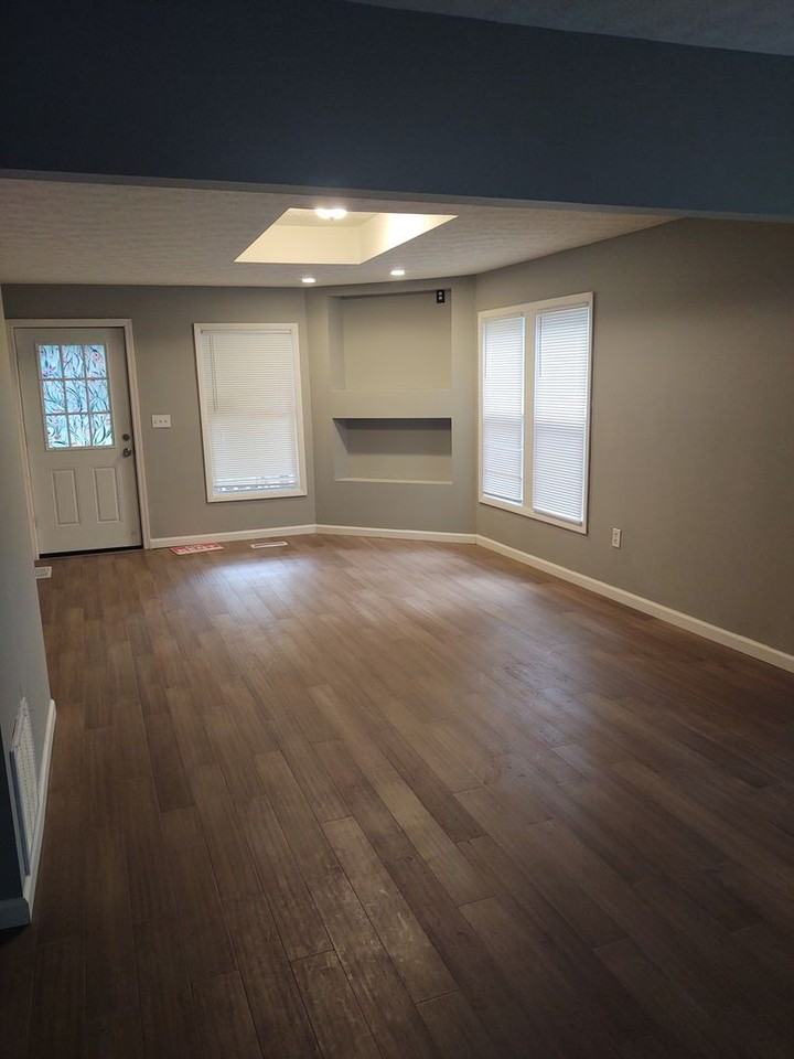 104 N Chester Ave - Photo 4 of 13