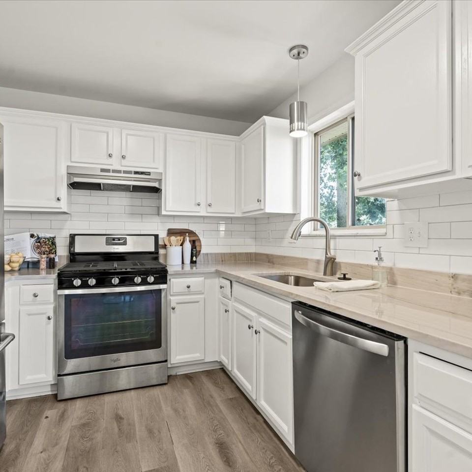 13416 Mcguire St - Photo 5 of 26