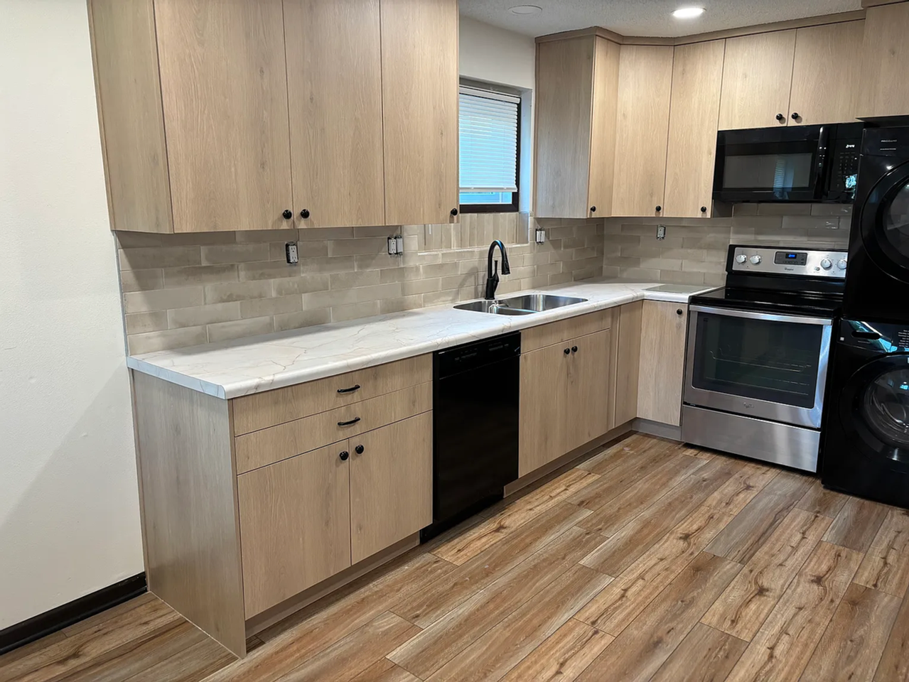 305 Abraham Dr - Photo 4 of 15