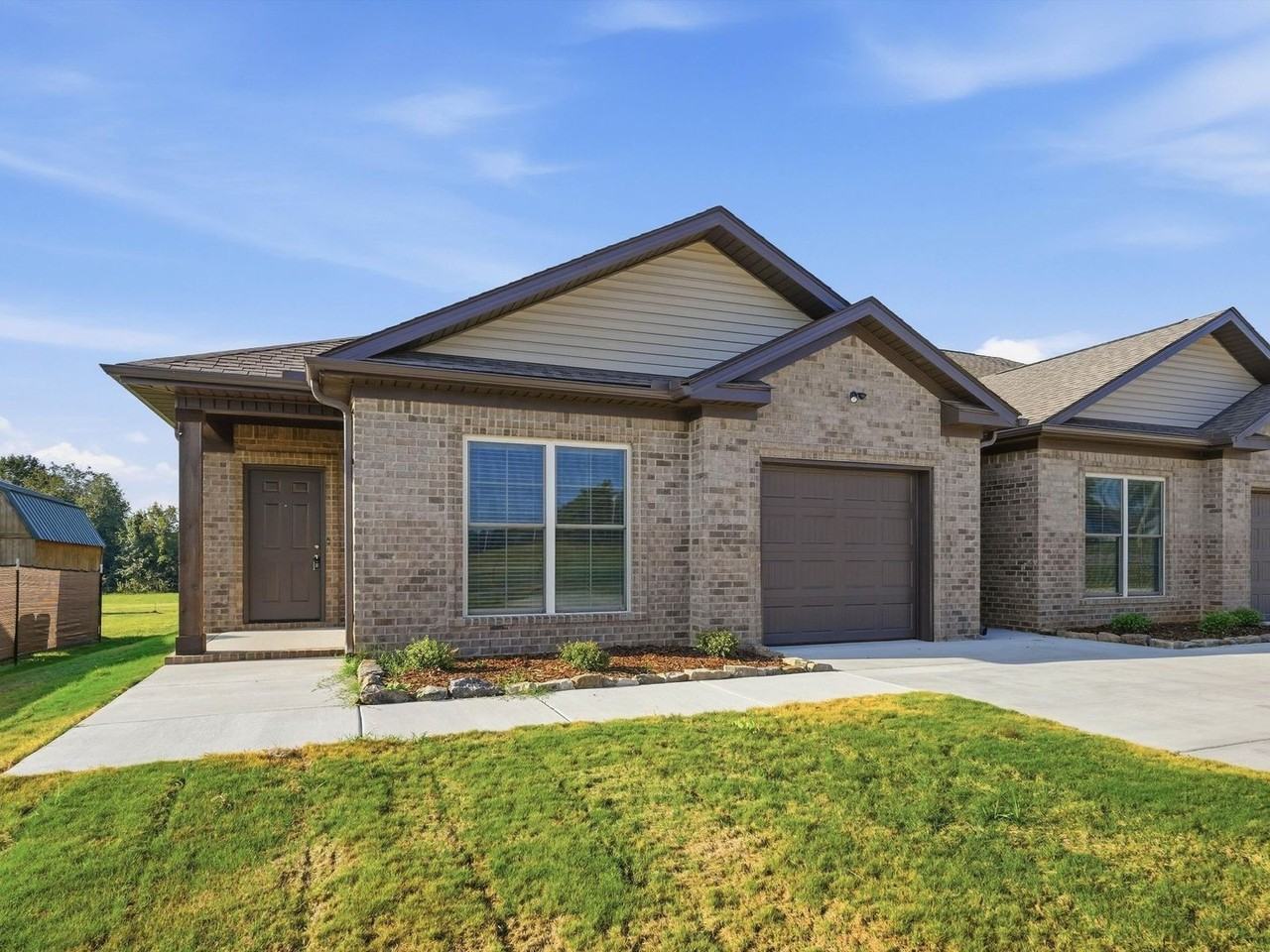 28026 Pinedale Rd - Photo 3 of 21