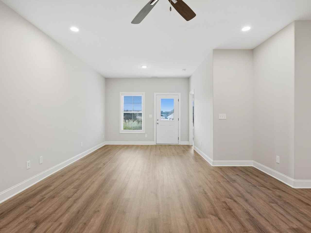 28026 Pinedale Rd - Photo 5 of 21