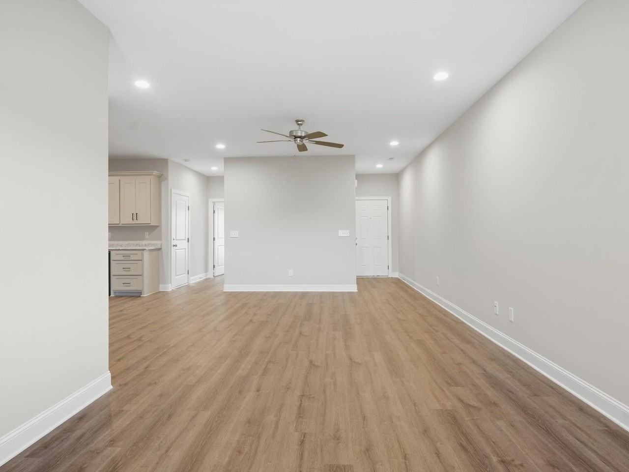 28026 Pinedale Rd - Photo 6 of 21