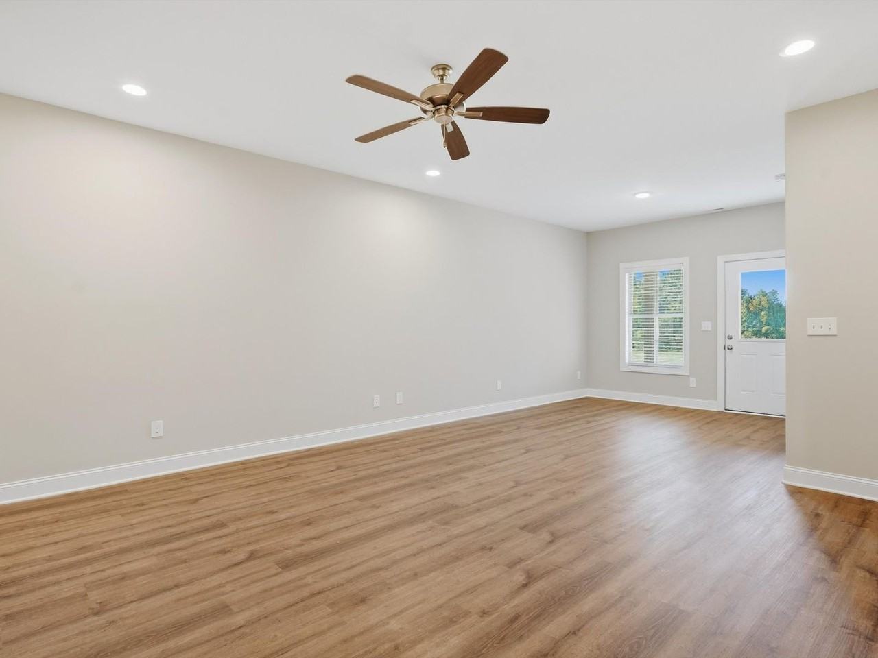 28026 Pinedale Rd - Photo 7 of 21