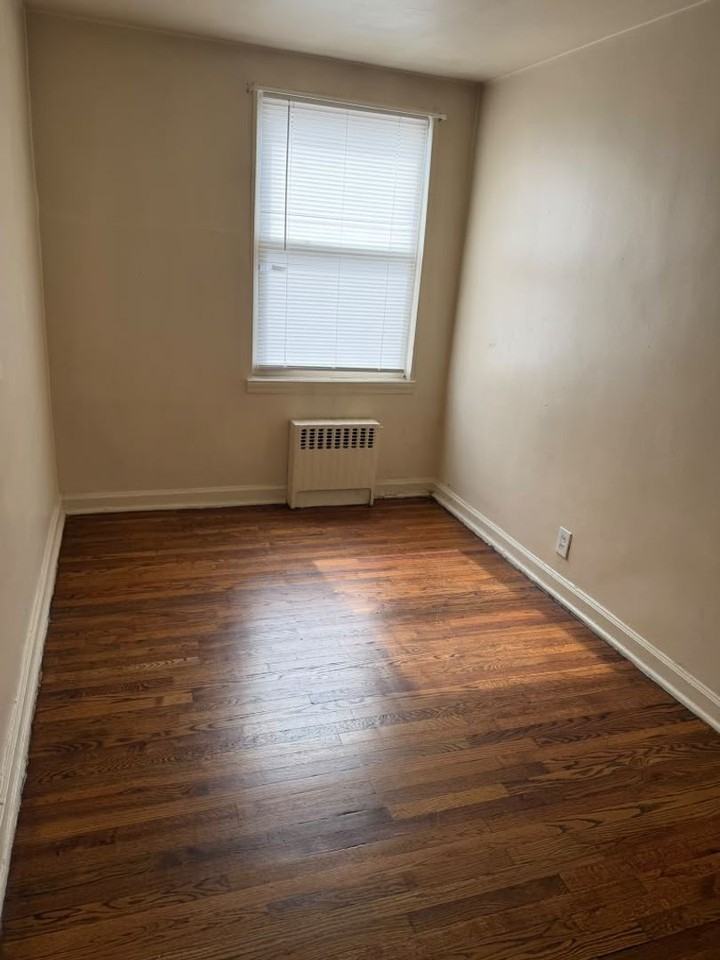 1242 Elbridge St - Photo 4 of 14