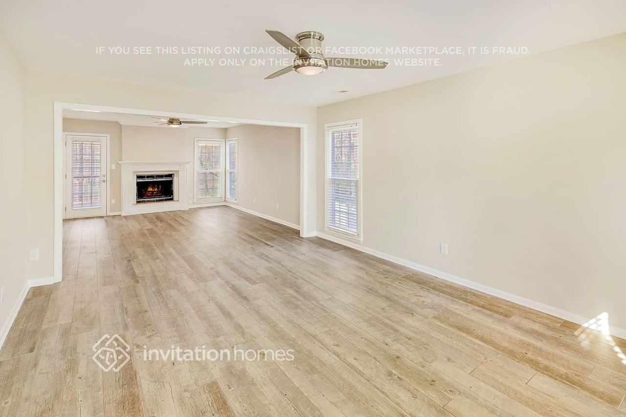 9800 Fairlea Dr - Photo 4 of 31