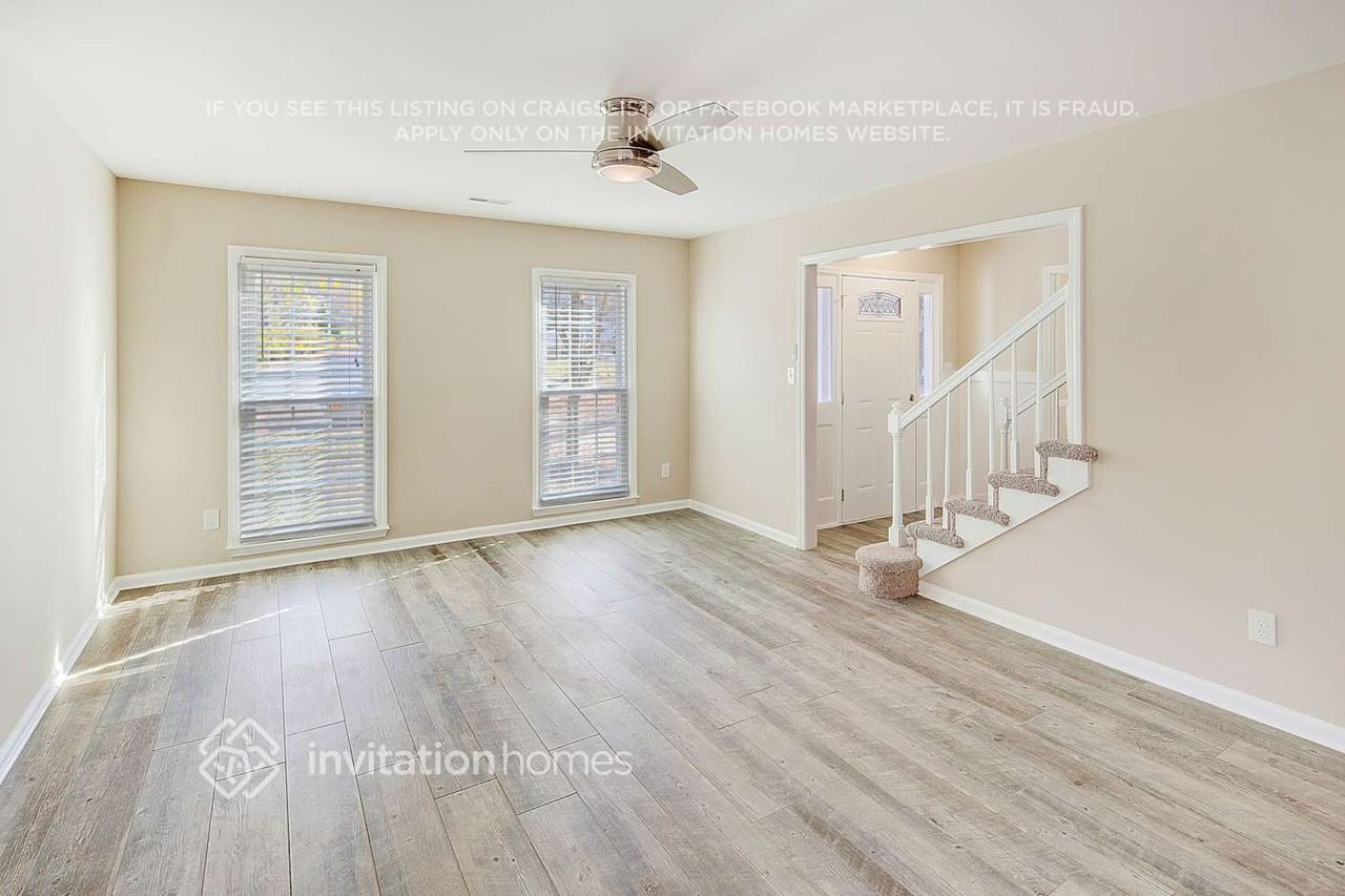 9800 Fairlea Dr - Photo 6 of 31
