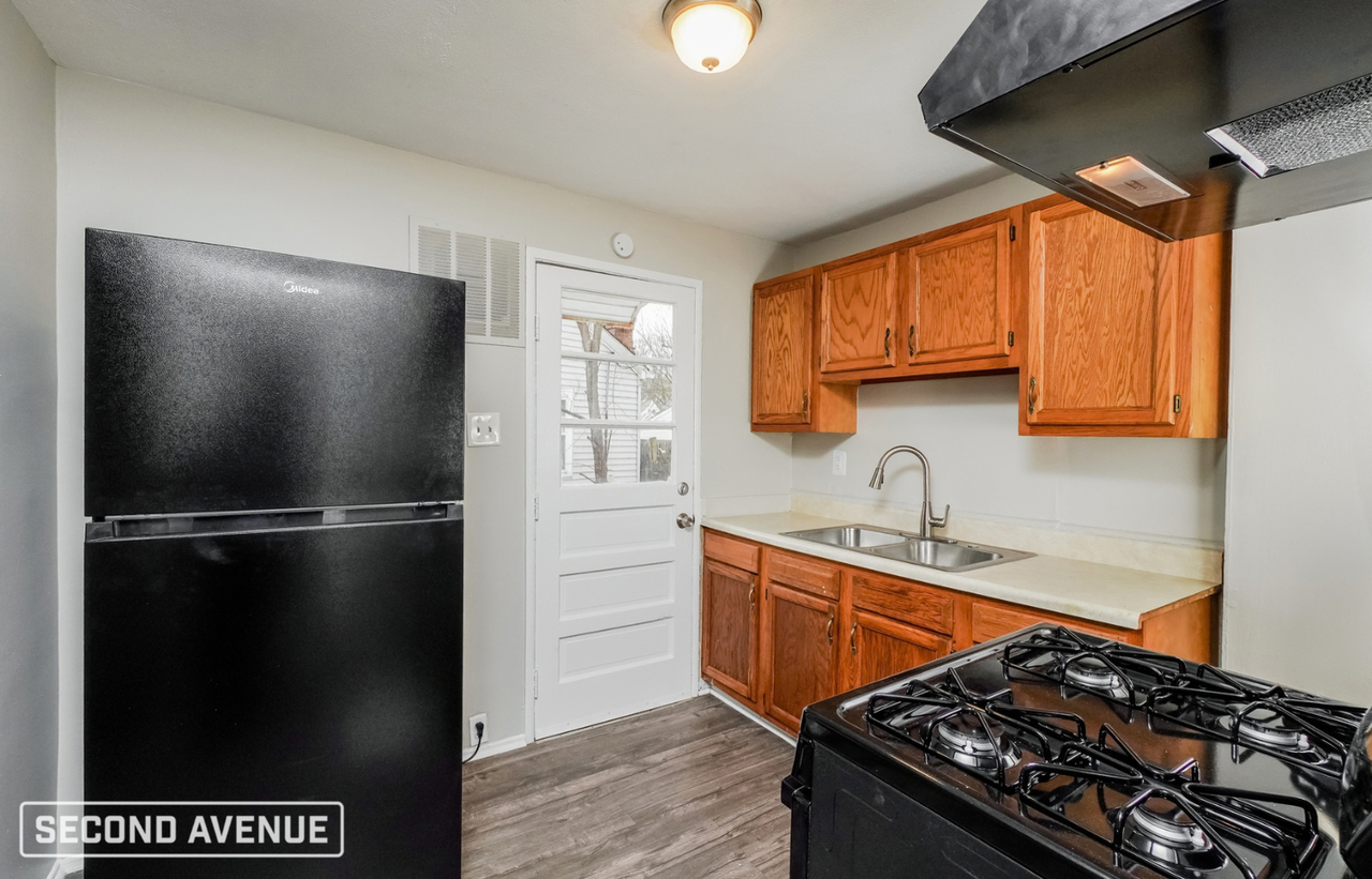 721 Compton St - Photo 3 of 13