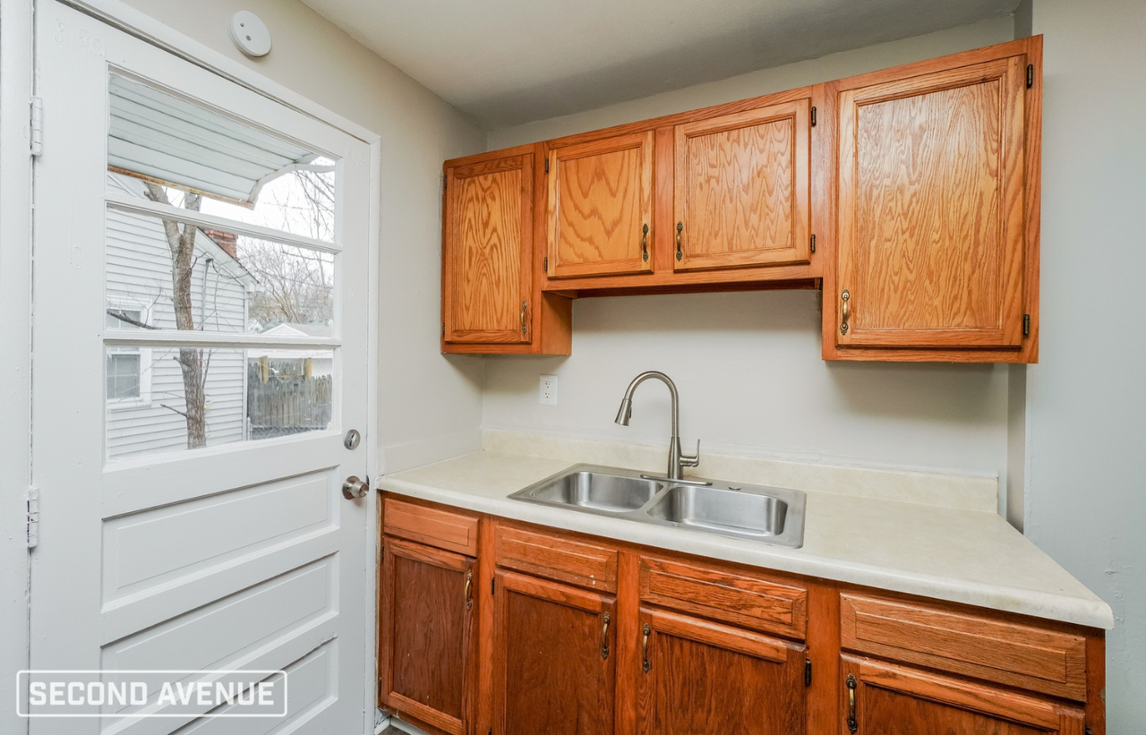721 Compton St - Photo 5 of 13