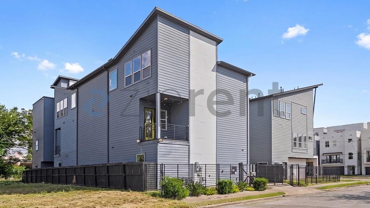 3311 Baer St - Photo 2 of 25