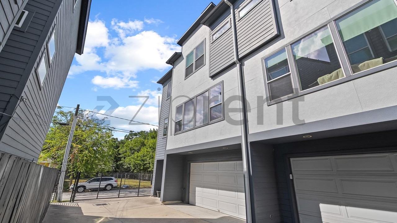 3311 Baer St - Photo 4 of 25