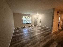featured image of 165 Susan St #10