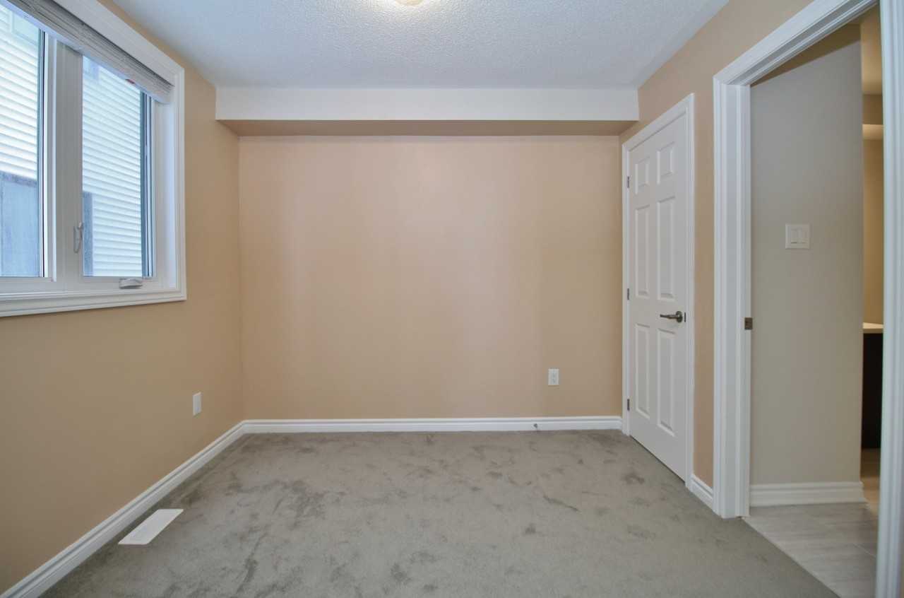 376 Aphelion Cres - Photo 4 of 30