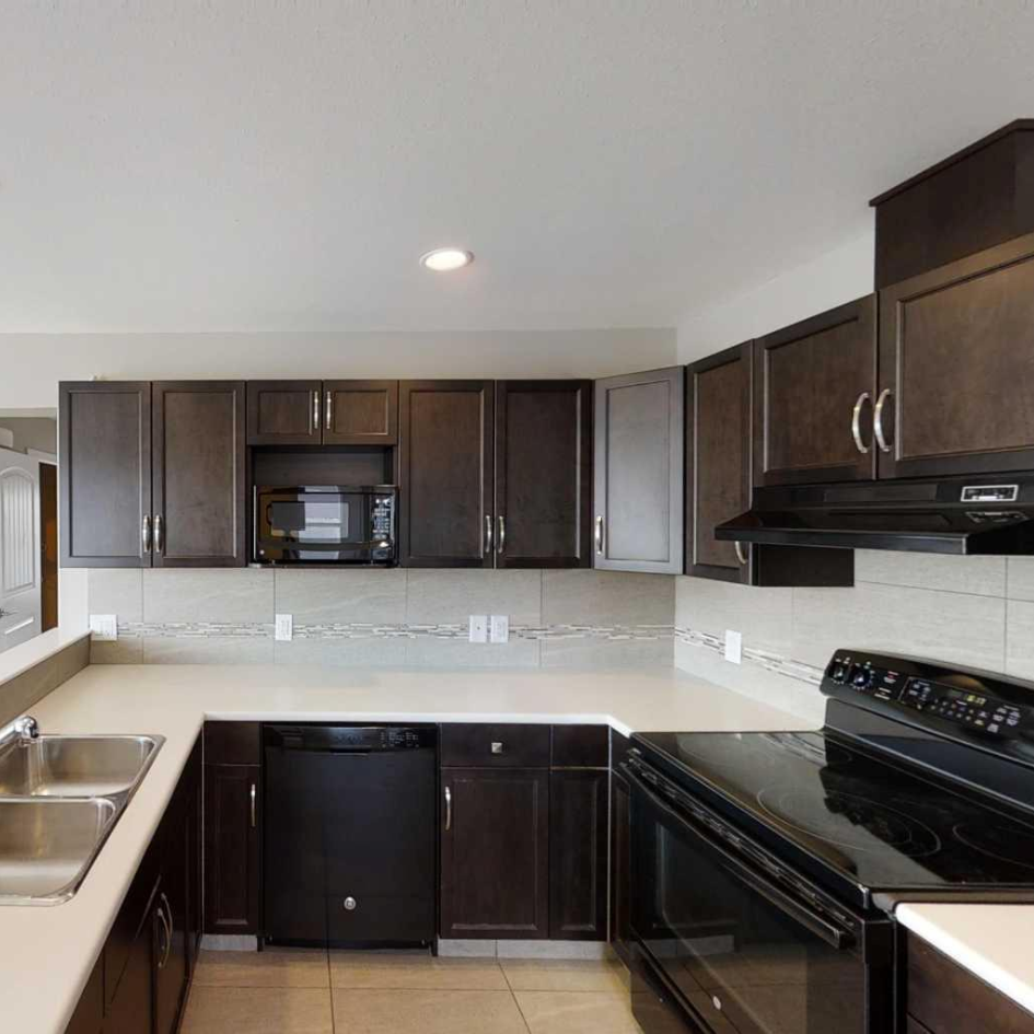 8829 96 Ave - Photo 5 of 16