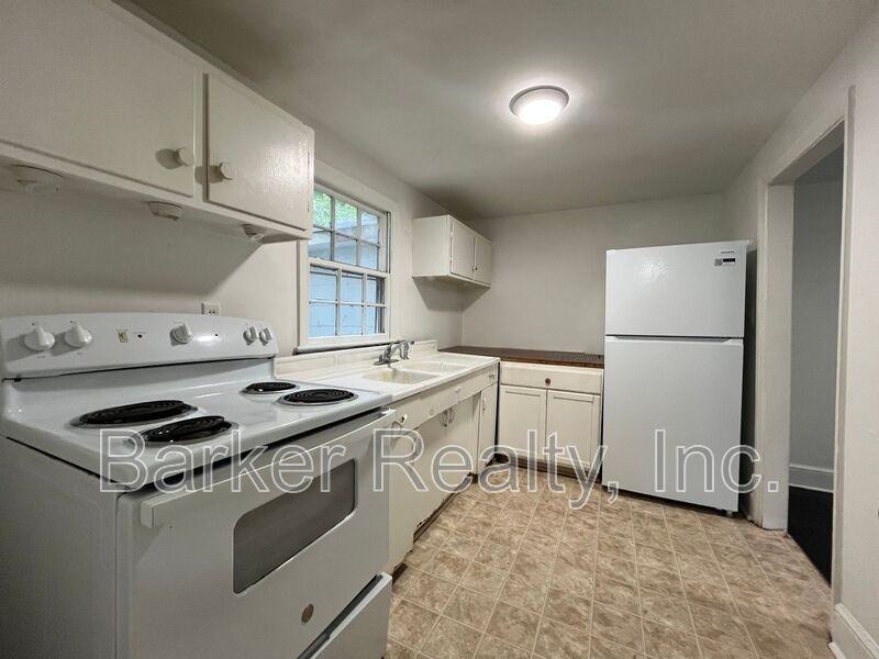 1014 Gorman St - Photo 4 of 9