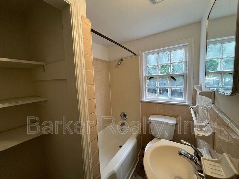 1014 Gorman St - Photo 7 of 9