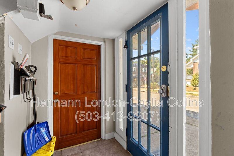 6918 Moellenhoff St #1F - Photo 2 of 18
