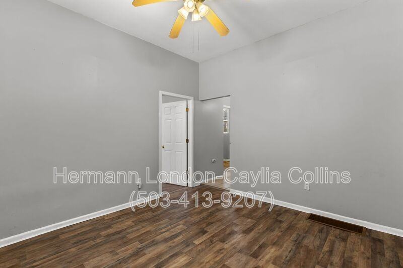 6918 Moellenhoff St #1F - Photo 3 of 18