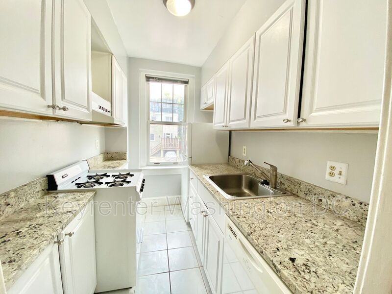 2410 20th St Nw #103 - Photo 3 of 22