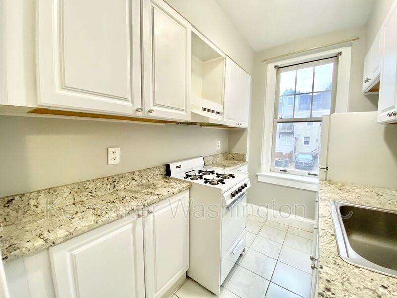 2410 20th St Nw #103 - Photo 4 of 22