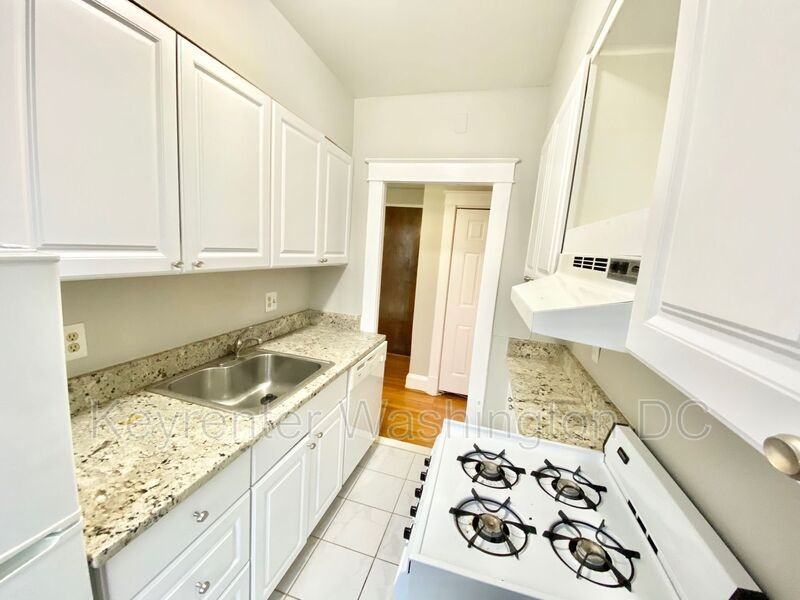 2410 20th St Nw #103 - Photo 5 of 22