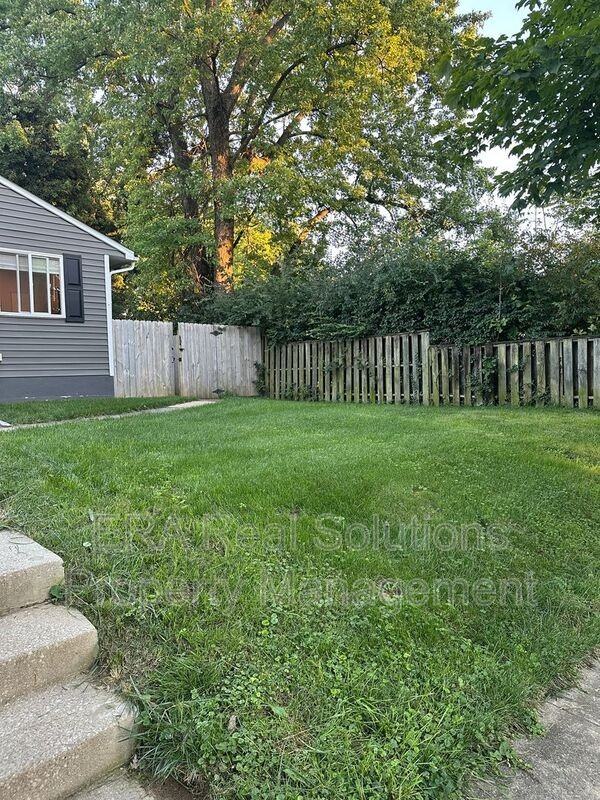 758 Lilley Ave - Photo 3 of 26