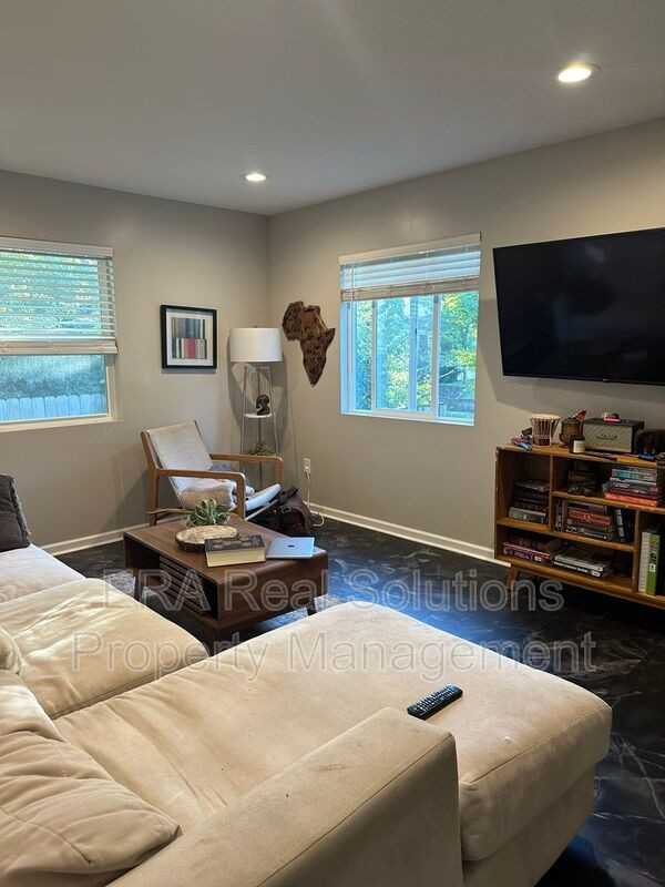 758 Lilley Ave - Photo 4 of 26
