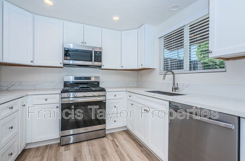 1445 Glen Avon Dr - Photo 5 of 19