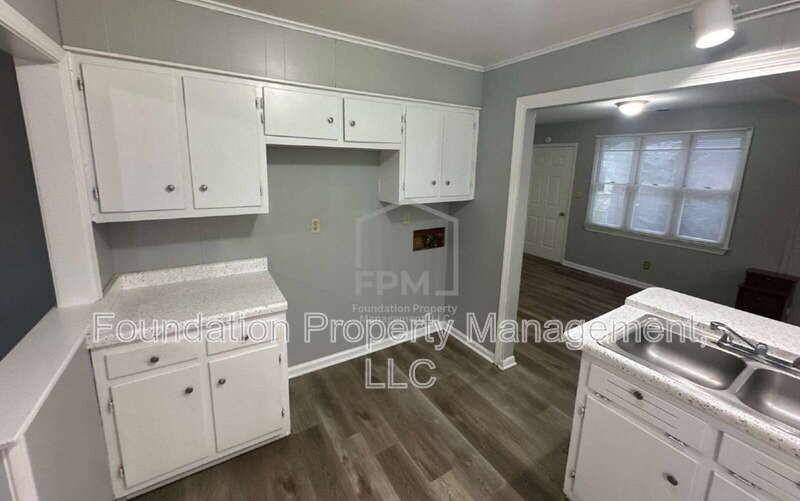 7294 Sheila St - Photo 3 of 26