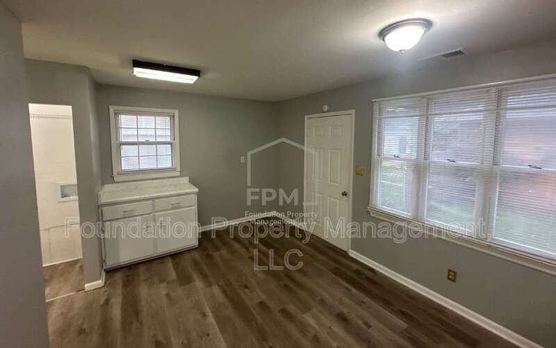 7294 Sheila St - Photo 7 of 26