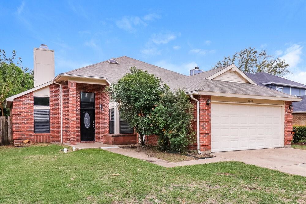 5203 Barberry Dr - Photo 4 of 17