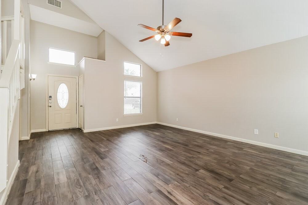 5203 Barberry Dr - Photo 5 of 17