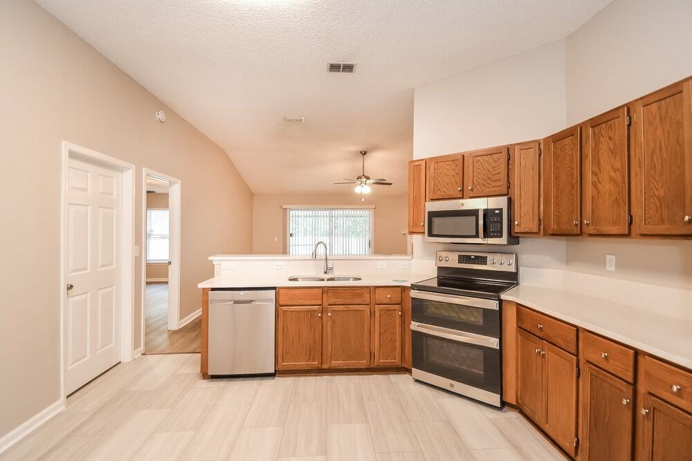 3855 Chapelgate Rd - Photo 6 of 16