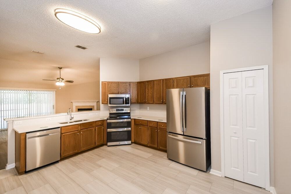 3855 Chapelgate Rd - Photo 7 of 16