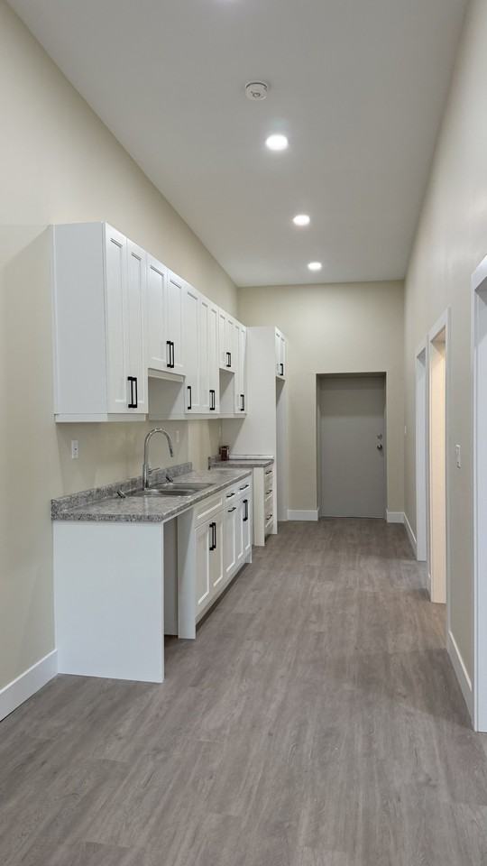 14 Queen Street North - Photo 2 of 13