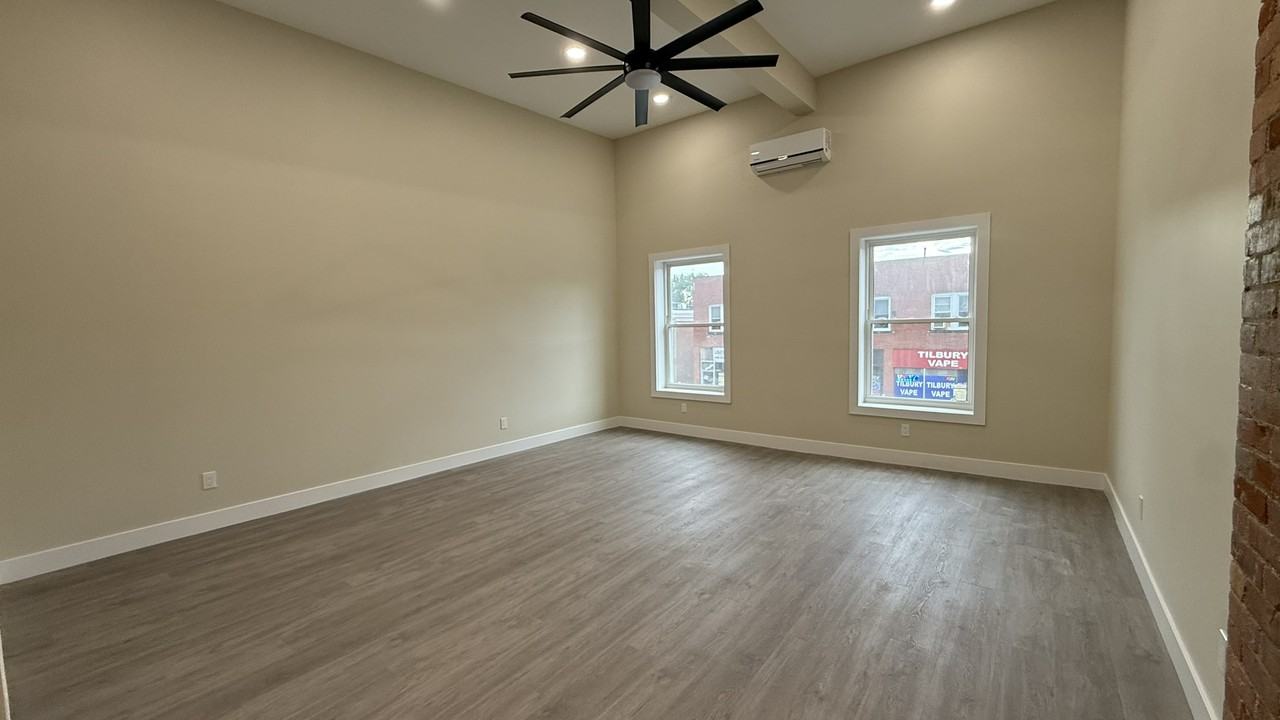 14 Queen Street North - Photo 7 of 13