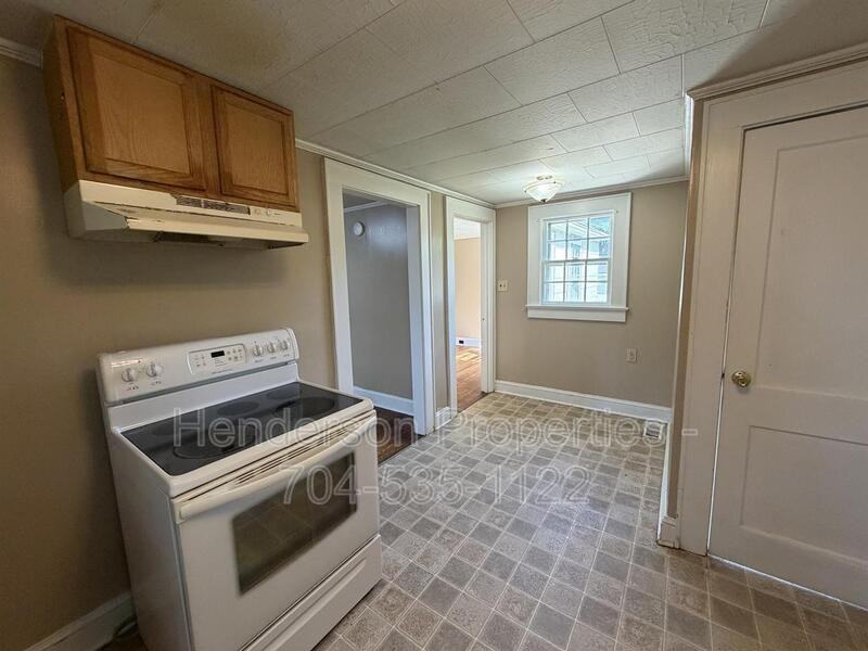 638 Salisbury Rd - Photo 7 of 19
