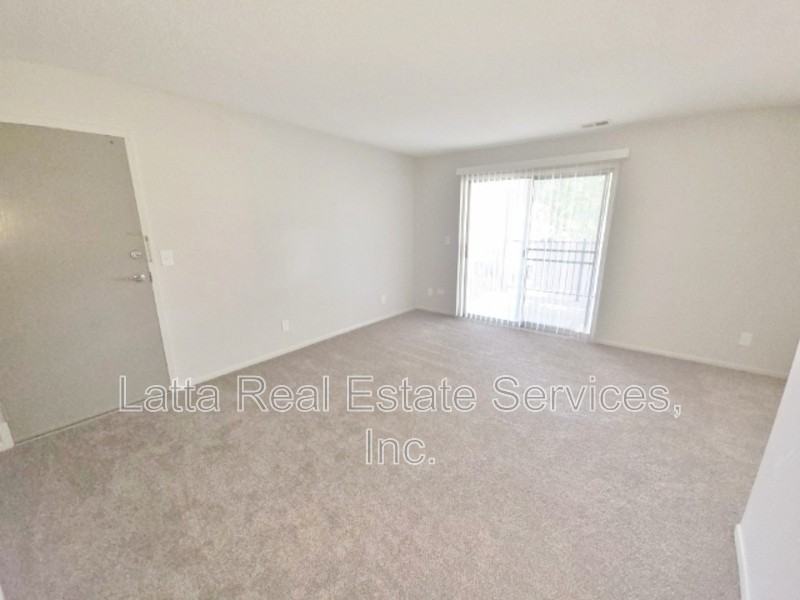 12500 E 40th St S #C - Photo 2 of 6