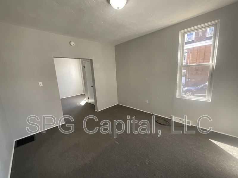 840 W College Ave - Photo 6 of 10