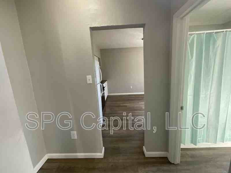 840 W College Ave - Photo 7 of 10
