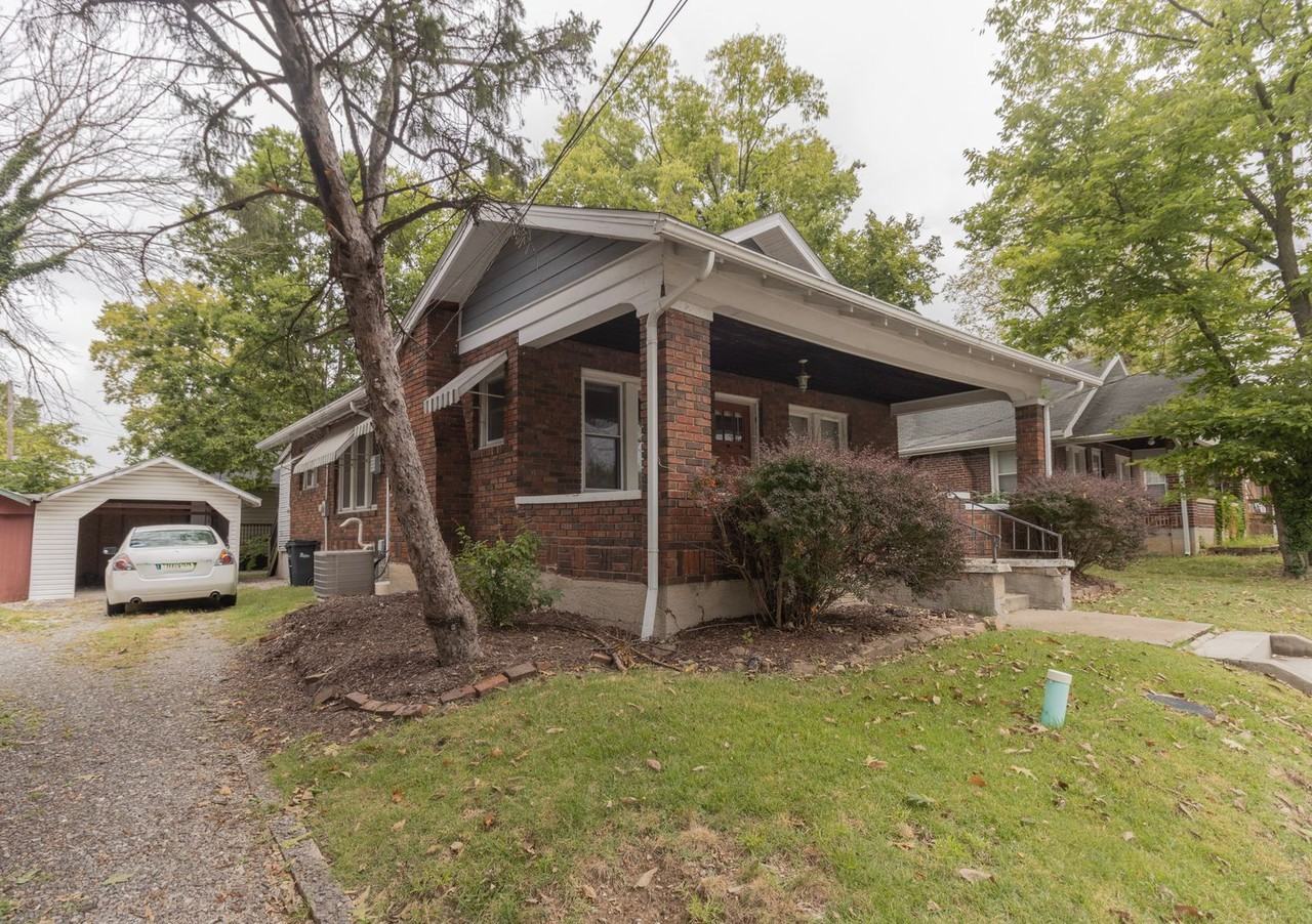1407 E Walnut St - Photo 2 of 35