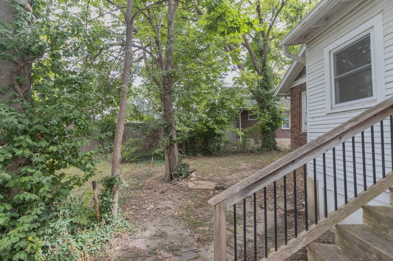 1407 E Walnut St - Photo 3 of 35