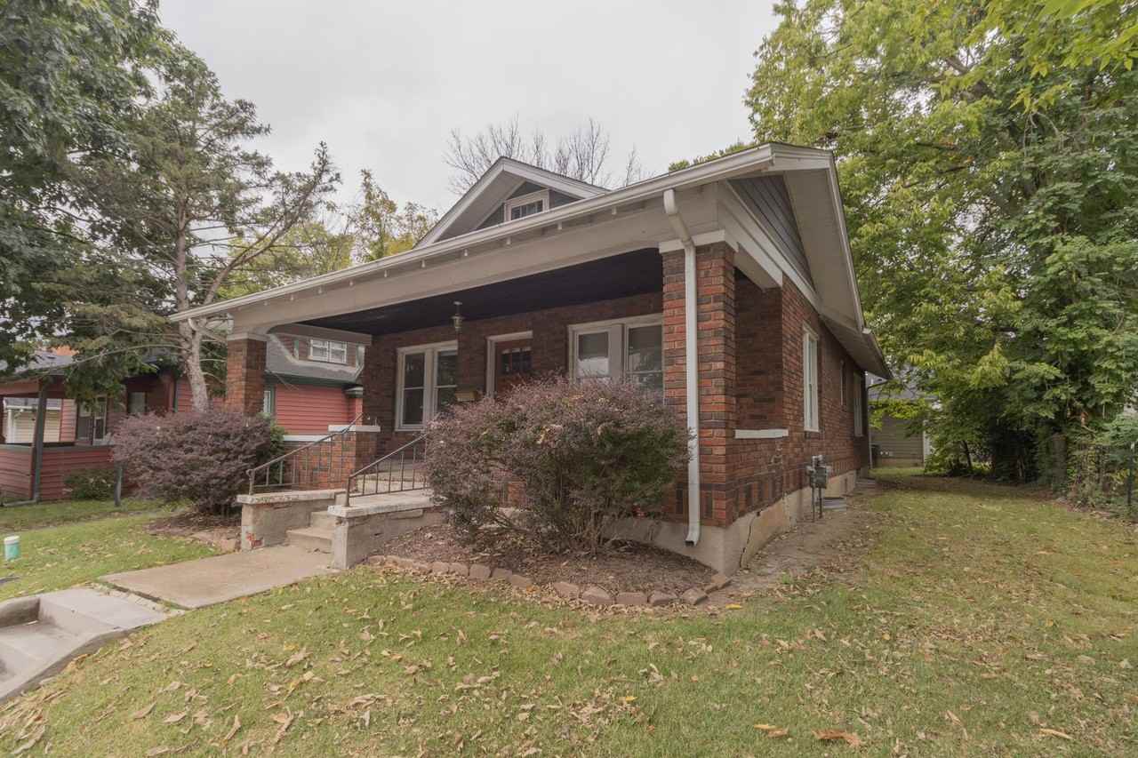 1407 E Walnut St - Photo 4 of 35