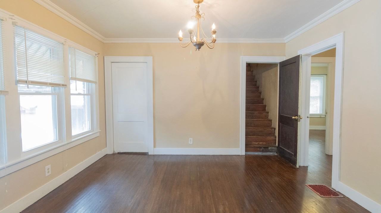 1407 E Walnut St - Photo 7 of 35