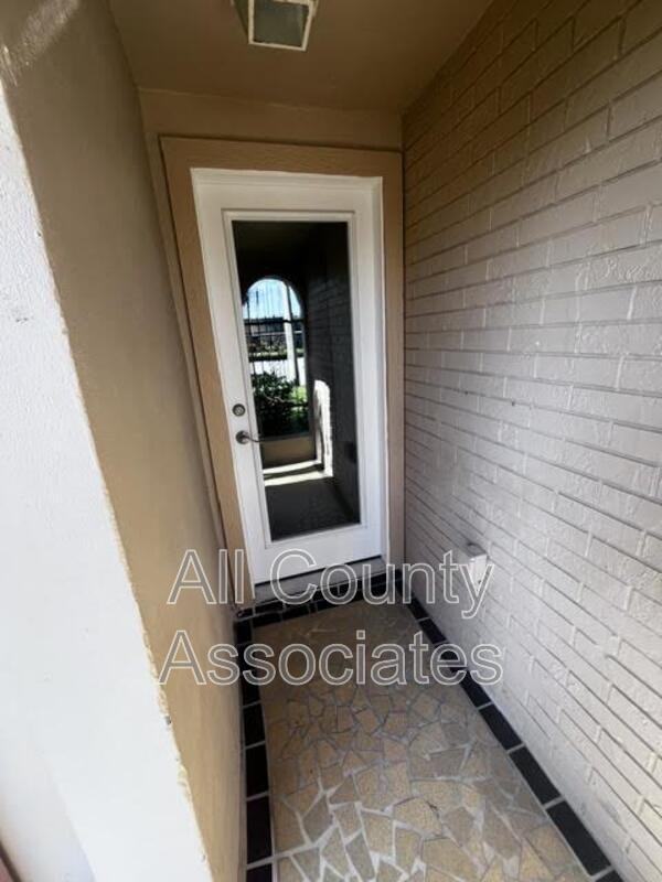 4122 Hampton Dr - Photo 3 of 20