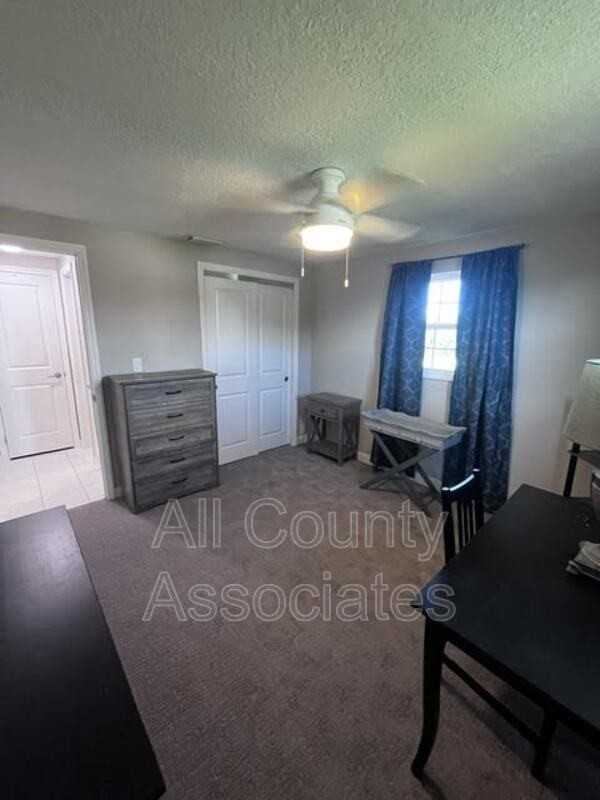 4122 Hampton Dr - Photo 4 of 20