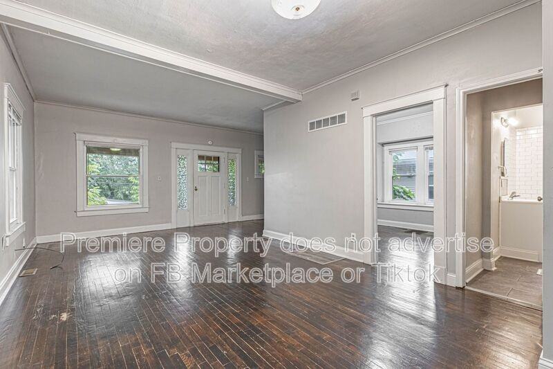 573 S Crescent Ave - Photo 4 of 15