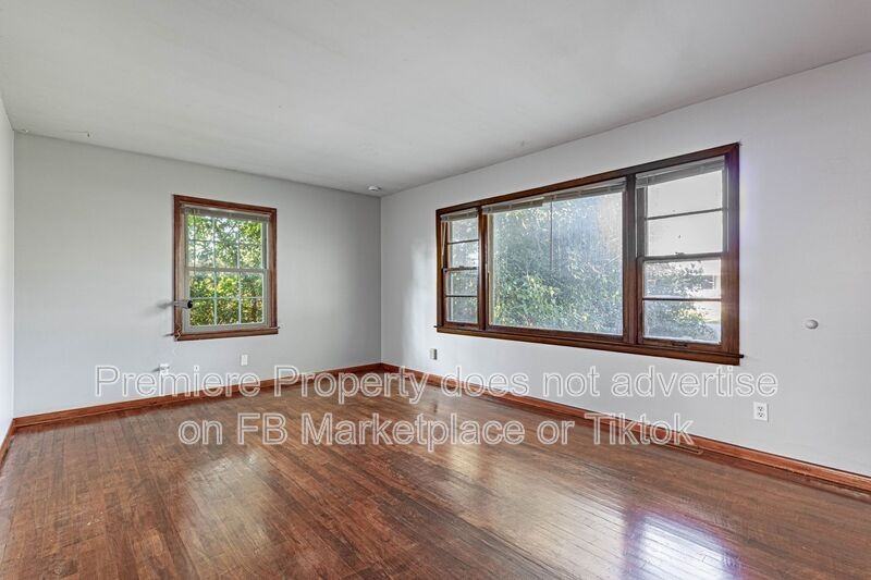 1139 1/2 S Haden St - Photo 3 of 10