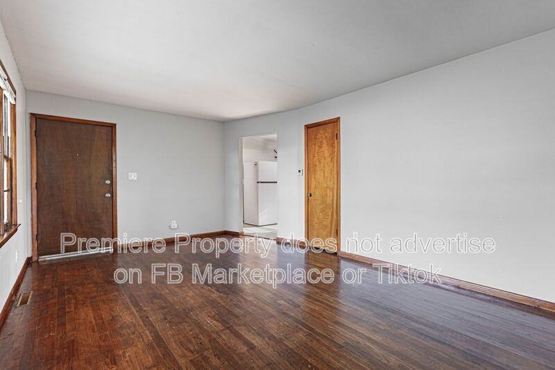 1139 1/2 S Haden St - Photo 4 of 10